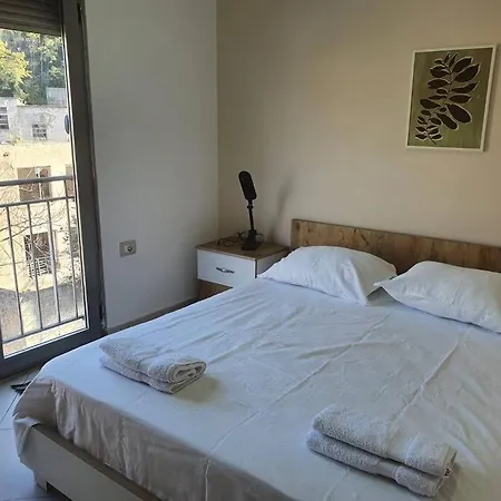 Bright Guest 15 Min By Bus To Center Apartment *