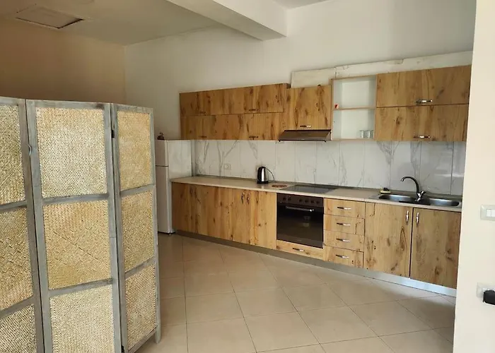 Bright Guest 15 Min By Bus To Center Tirana