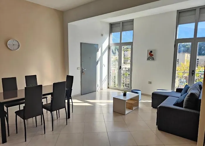 Bright Guest 15 Min By Bus To Center Tirana